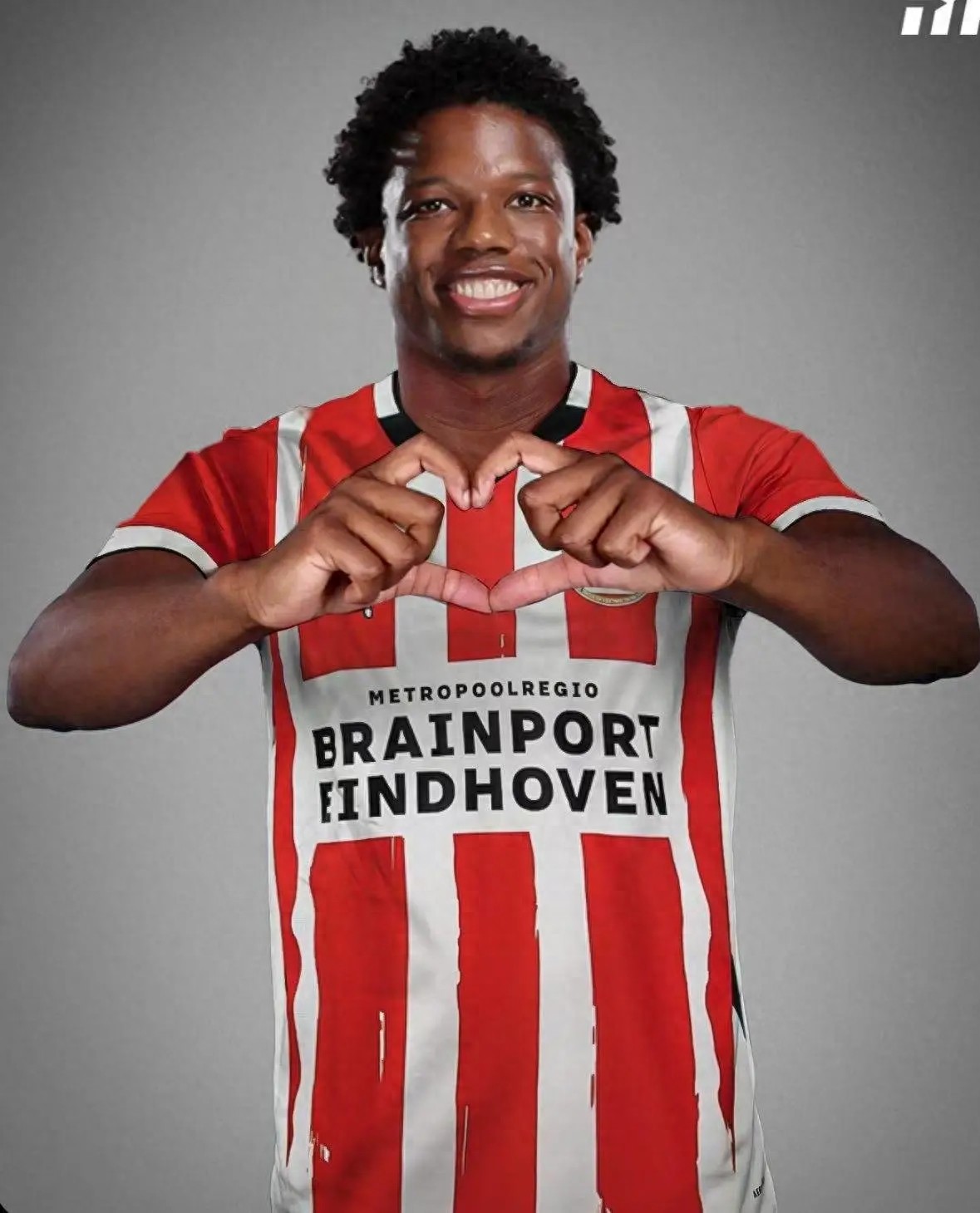 虎扑-包含埃因霍温今晚官宣签约，志在德甲名次提升，悬念犹存，球队文化被再次提及的词条