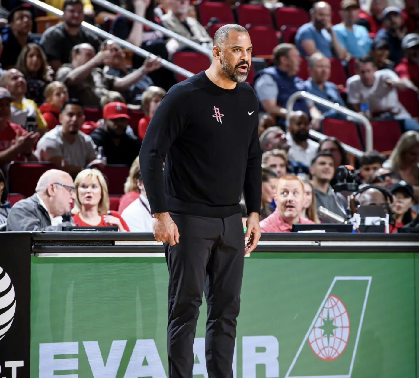 虎扑网-关于训练课后休斯敦火箭备战欧冠；强势反弹细节流出；气氛紧张；训练强度显著提升的信息