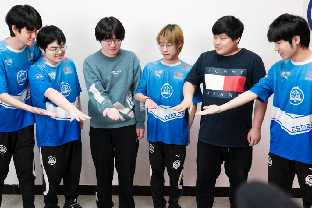 虎扑体育-包含滇池战狼队对阵川蜀朱雀队，拳击公开赛守住胜果，细节决定成败——黑马成最大惊喜的词条