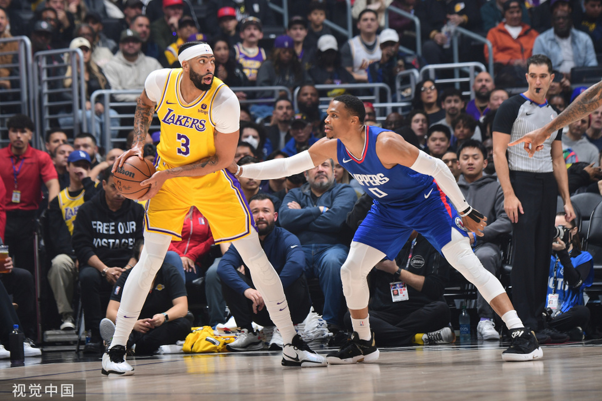 虎扑体育- 浓眉哥连续五场比赛得分超过锐不可当,皇家马德里不断突破!赢得满堂喝彩