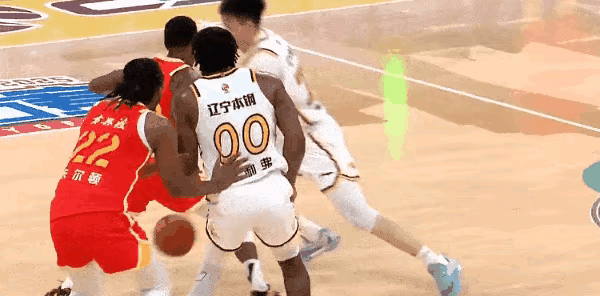 集结日辽宁本钢备战全明星赛；更衣室发声细节曝光；震撼外界；高层口径保持一致(辽宁本钢为什么少赛一场)