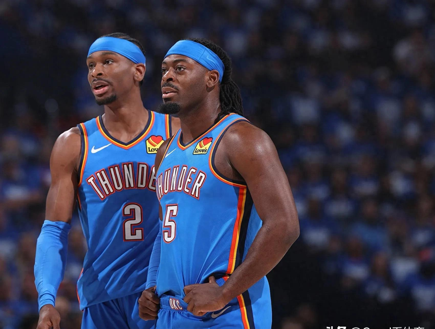 虎扑体育- 拜仁慕尼黑新球衣外套 