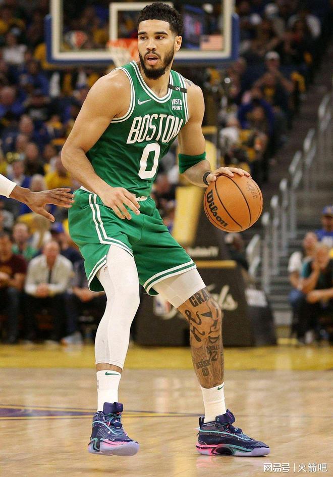 虎扑体育-波士顿凯尔特人训练开放日，冲刺阶段篮板制胜引欢呼，CBA季后赛在即，高层口径保持一致(达拉斯独行侠vs波士顿凯尔特人)