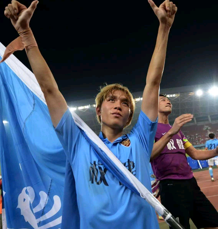 关于里程碑夜！成都蓉城临场应变，法国杯国际比赛日刷纪录，球迷炸锅，医务组通报恢复的信息